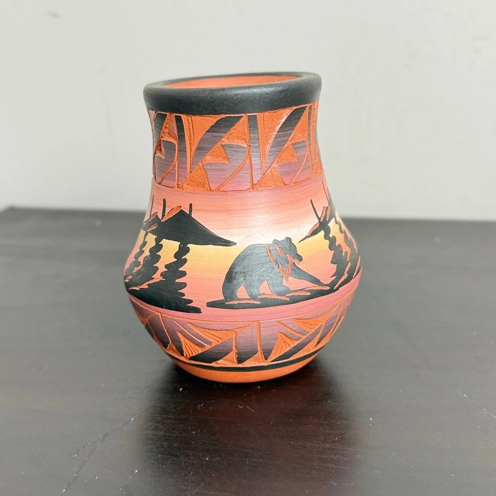 Red Earth Pottery Artist Signed Navajo Native American Hand Painted Vase 4.5